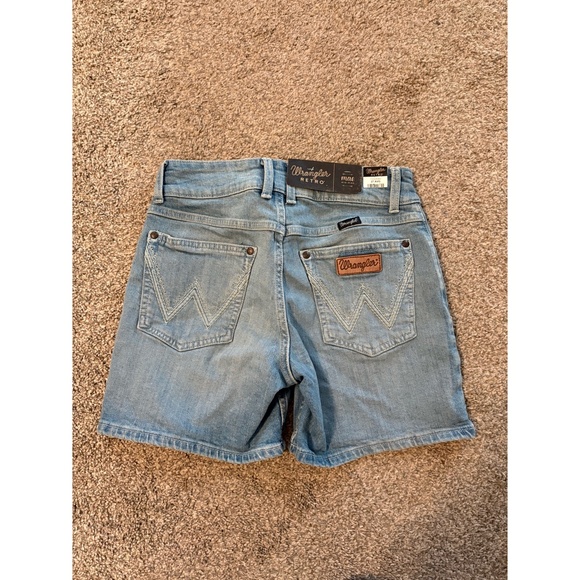 Wrangler Retro | Mae Denim Mid-Rise Shorts (Light Wash, 99% Cotton) - Picture 3 of 9